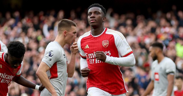 Nketiah erzielt Hattrick, Arsenal lässt Tottenham nicht an der Spitze der Premier League sitzen