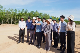 Checking and handling problems in site clearance and resettlement of Van Ninh - Cam Lo expressway project