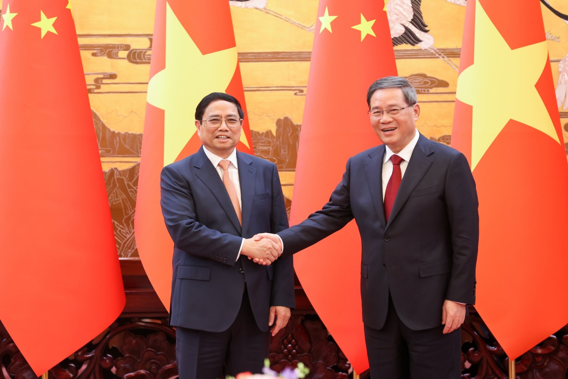 Prime Minister Li Qiang emphasized that China always considers Vietnam a priority in its overall neighborly foreign policy.