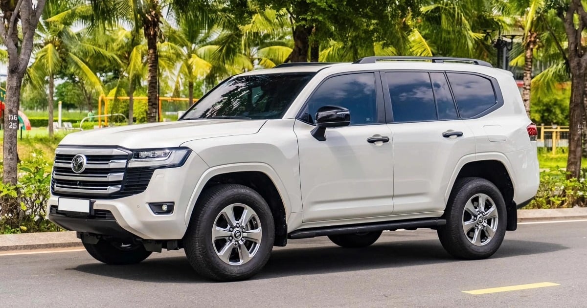 Toyota Land Cruiser 3 năm tuổi tại Việt Nam bán lại vẫn đắt hơn xe mới