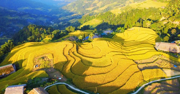 Fasziniert von der wunderschönen Landschaft am Fuße des Tay Con Linh Berges