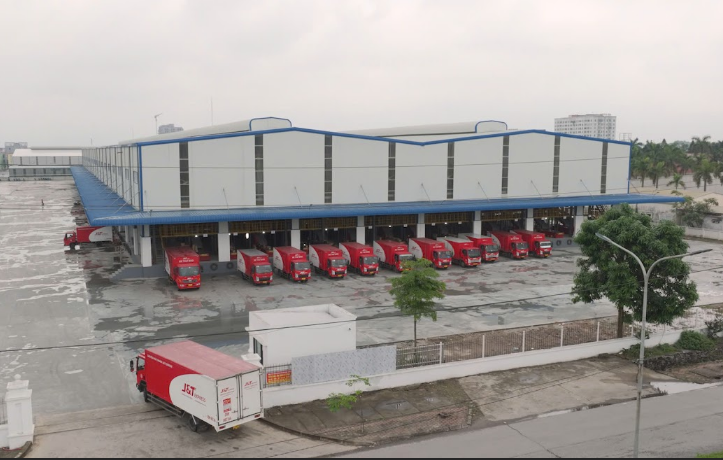 Overview of the largest cargo transit center in the North of J&T Express Vietnam.