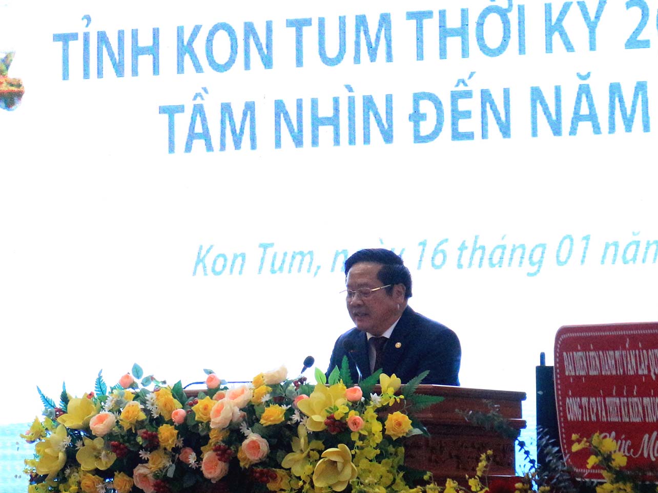 Chairman of Kon Tum Provincial People's Committee - Le Ngoc Tuan speaking at the conference. Photo: Le Nguyen