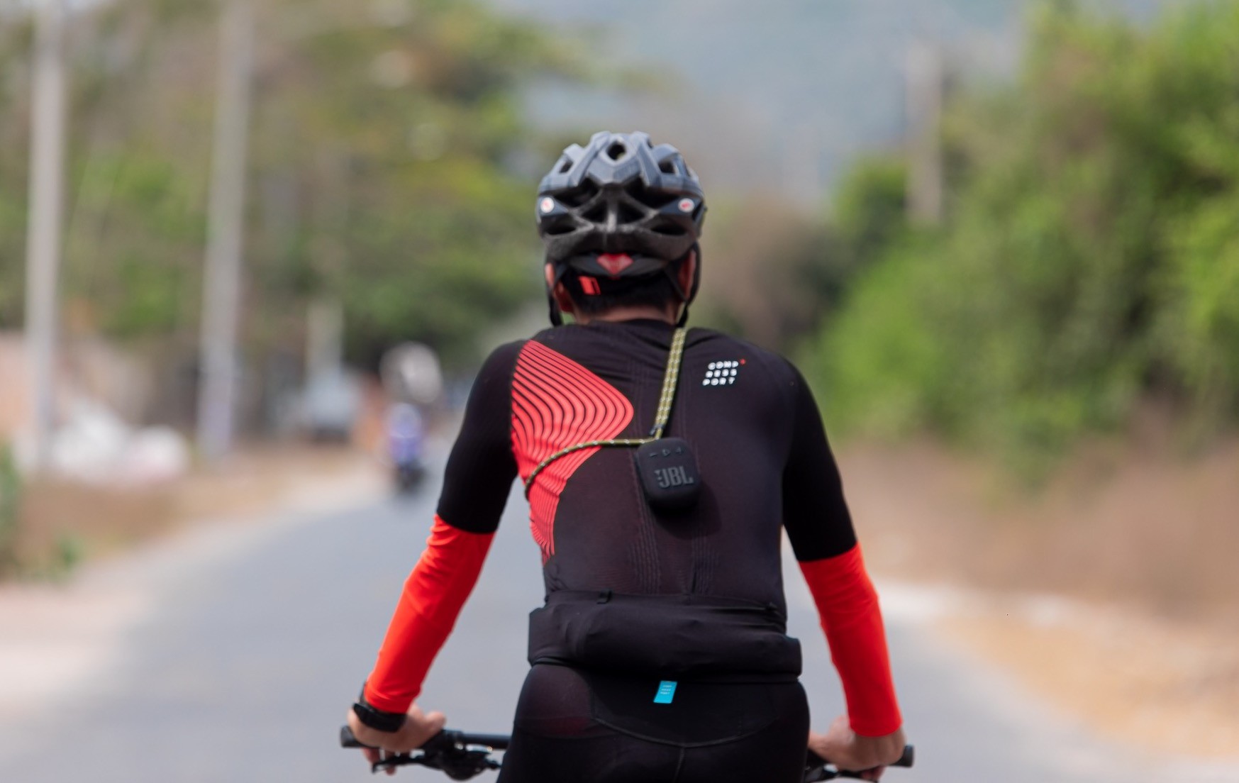 Faire du vélo avec des enceintes JBL Wind 3S (photo 5)