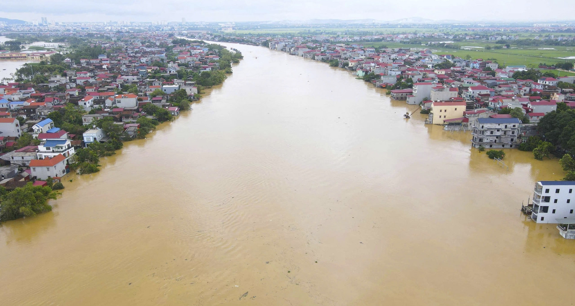 Secretario de Bac Ninh envía carta de agradecimiento tras retirar nivel 3 de alerta en el río Cau