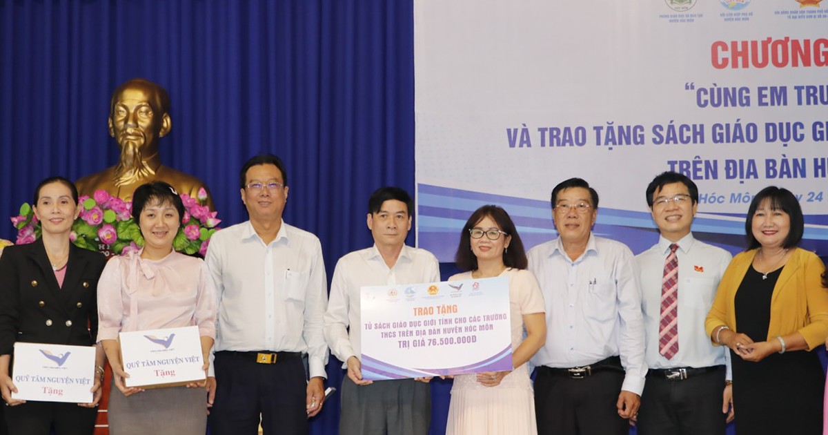 Donated 800 sex education books to 16 schools in Hoc Mon district