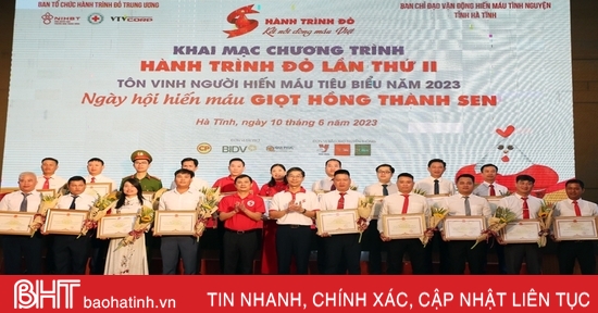 Hà Tĩnh tôn vinh 20 tập thể, cá nhân hiến máu tiêu biểu