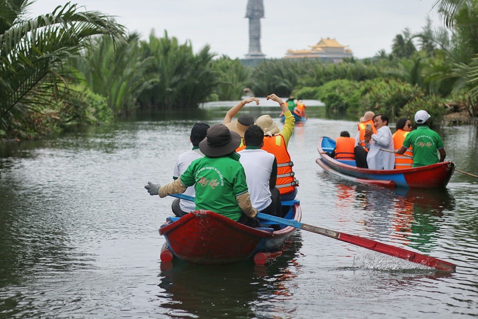 Tourists visit Tinh Khe water coconut forest.