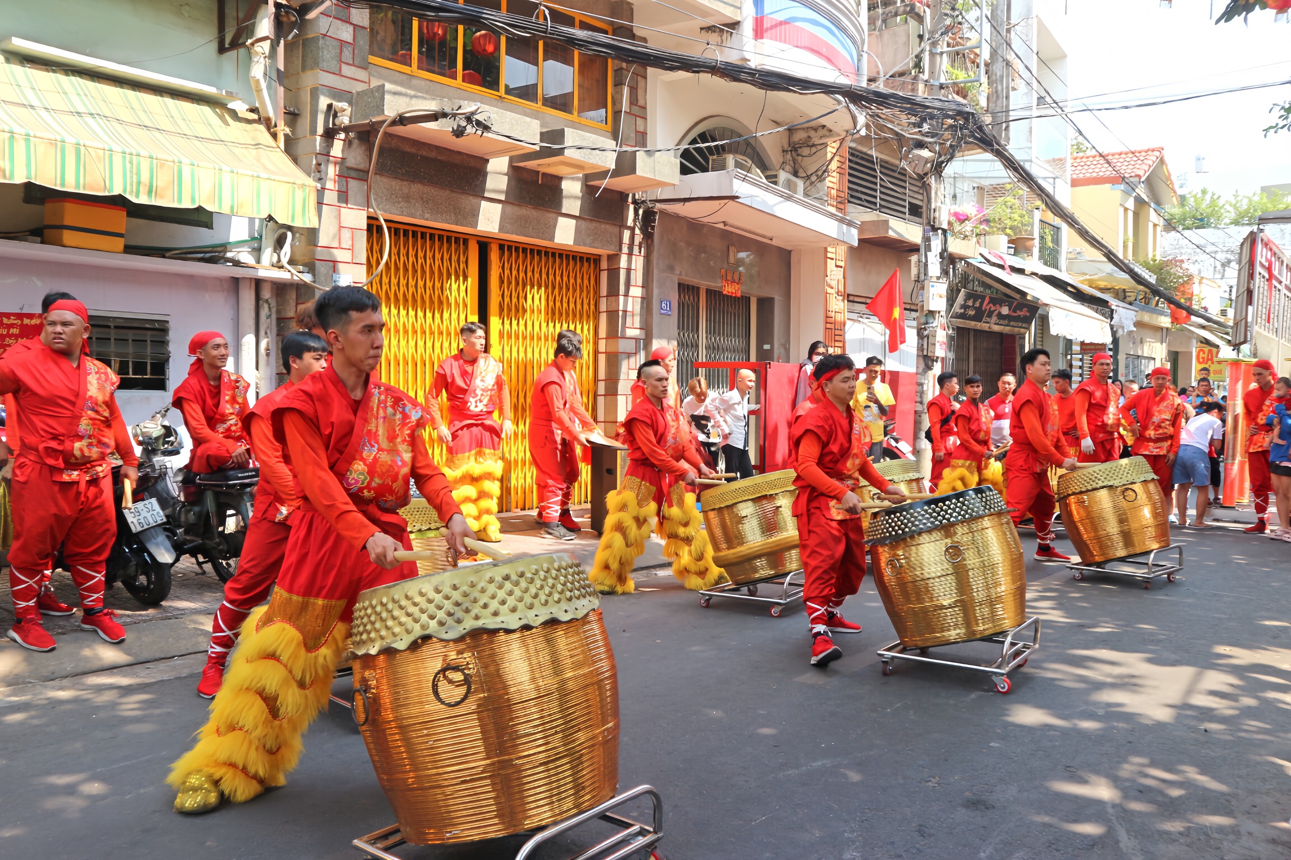 Đoàn lân sư rồng gần trăm năm Nhơn Nghĩa Đường tung tuyệt chiêu ngày đầu năm mới- Ảnh 6.