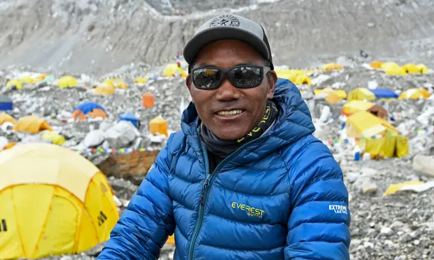 Mann stellt mit 27 Besteigungen des Mount Everest einen Weltrekord auf Bild 1