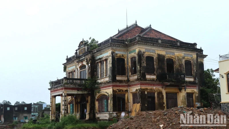 La antigua villa de Bien Hoa, Dong Nai tiene ahora 100 años. (Foto de HEAVENLY KING)