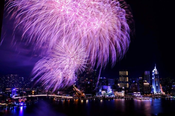 Fireworks on the Saigon River on New Year's Eve 2023. Photo: Quynh Tran