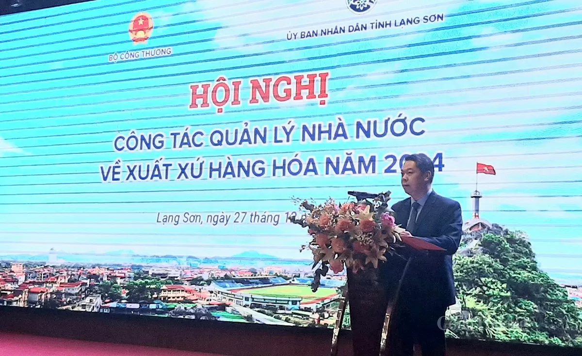 ông Đoàn Thanh Sơn - Phó Chủ tịch UBND tỉnh Lạng Sơn phát biểu tại Hội nghị Công tác quản lý nhà nước về xuất xứ hàng hóa năm 2024 tổ chức tại Lạng Sơn chiều 27/12