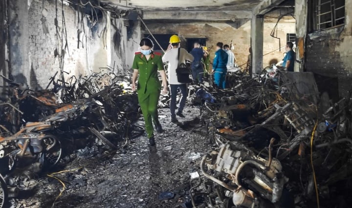 Scene of the mini apartment fire in Thanh Xuan district. (Photo: Minh Tue)