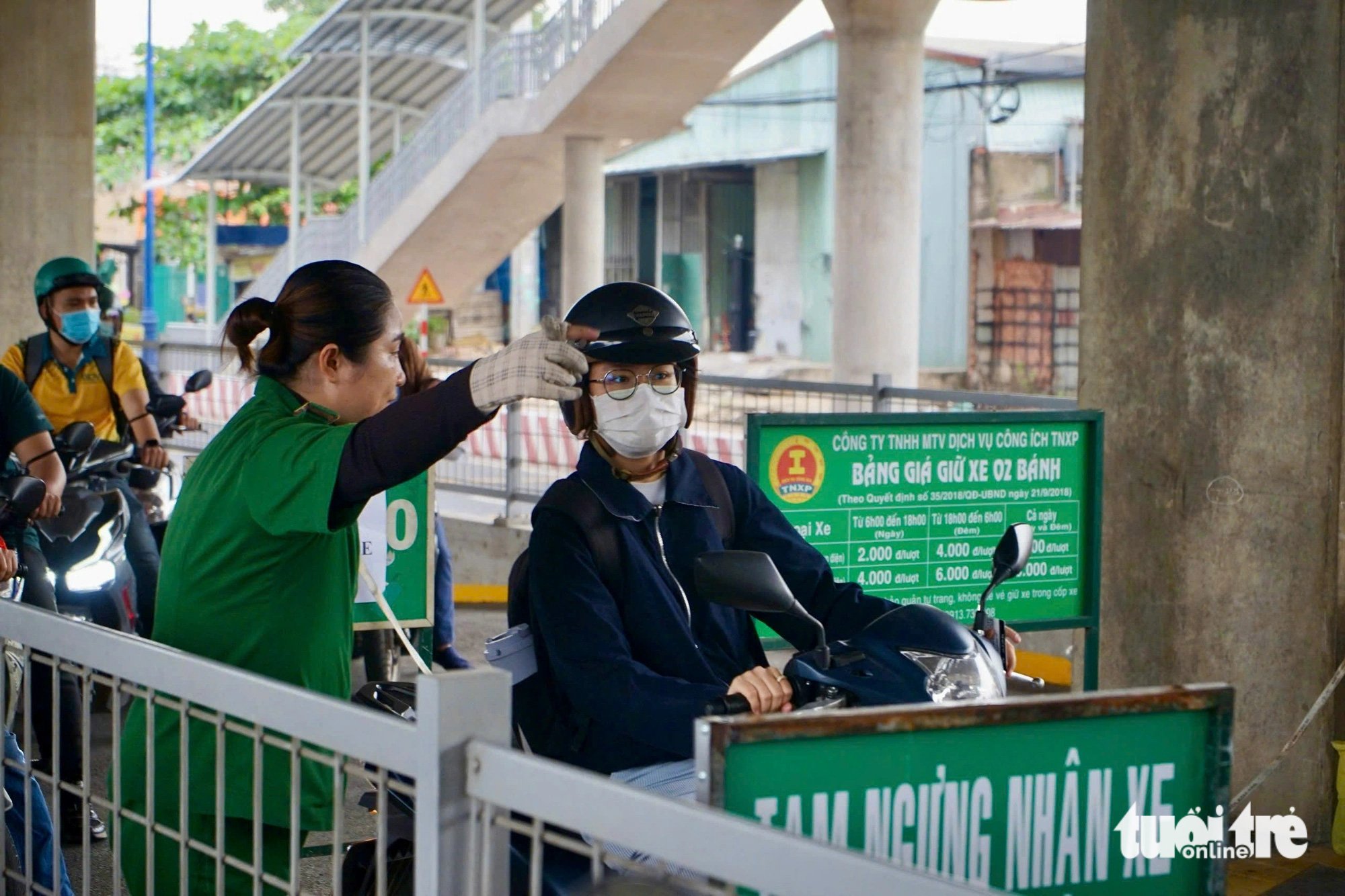 Một ngày đi học bằng metro của sinh viên - Ảnh 2.