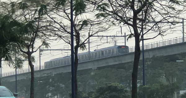 Metro Line 1 resumes operation after being suspended in the rain