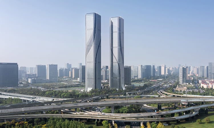 Les tours jumelles de 280 m de haut présentent un motif fluide.