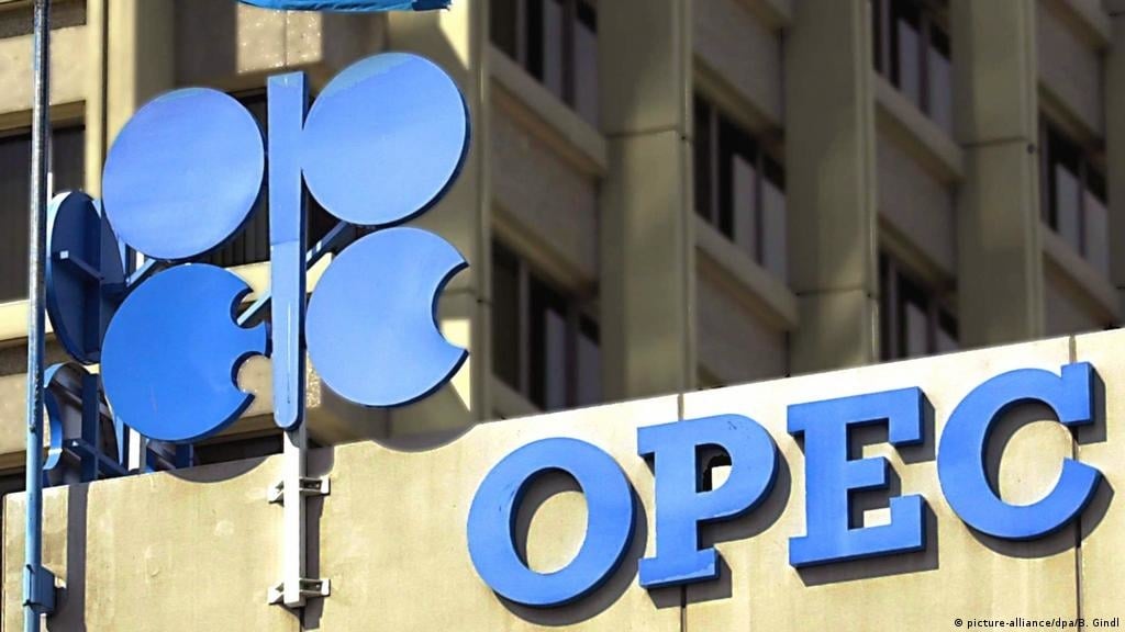 OPEC+ tiếp tục giảm sản lượng dầu