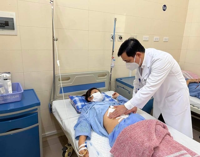 Efter en lång tids arbete och väntan på instruktioner från Hälsoministeriet kan sjukhus nu köpa varor och medicinsk utrustning enligt cirkulär 14/2023/TT-BYT - Foto: VGP/HM