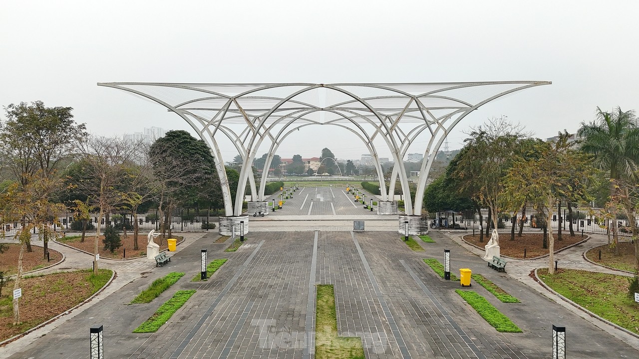 Estado actual del parque con forma de guitarra valorado en 200 mil millones de dongs en Hanoi foto 3