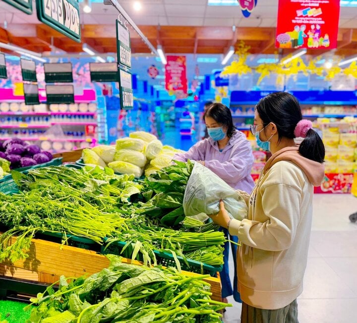 Fresh fruits and vegetables have filled the shelves.