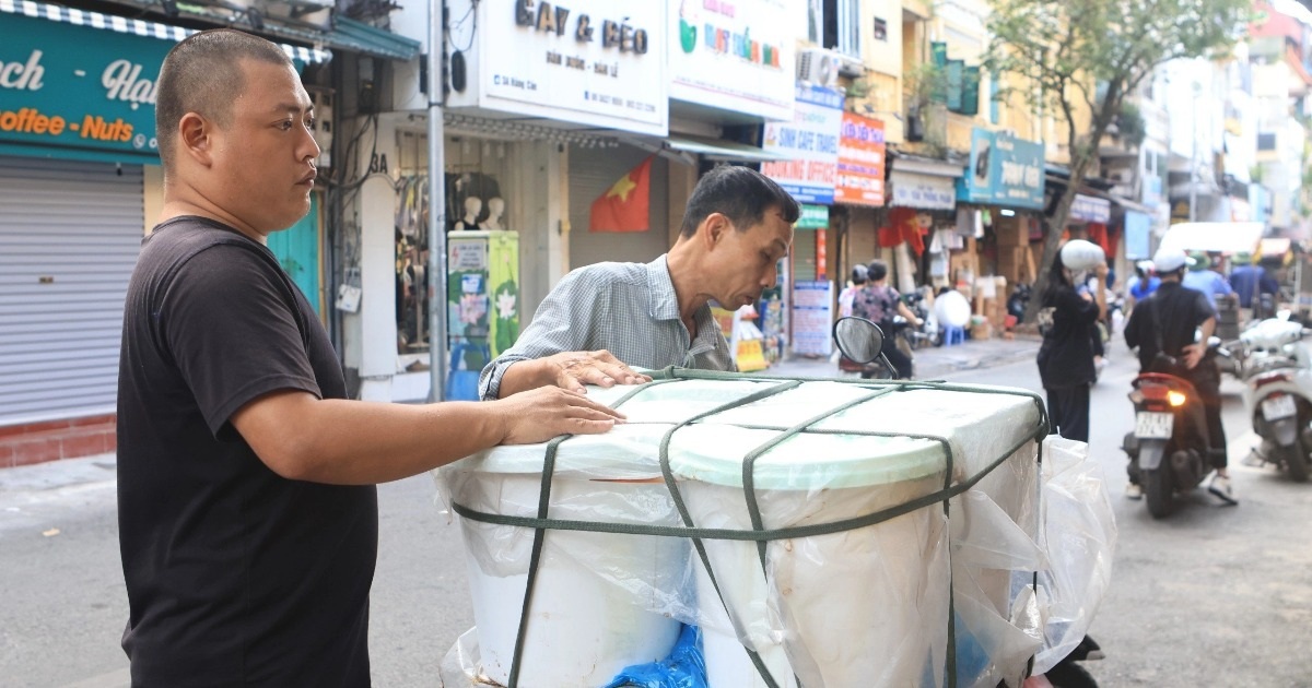 Bám trend "chè thoát ế", chủ quán bán cả nghìn cốc ngày Thất Tịch