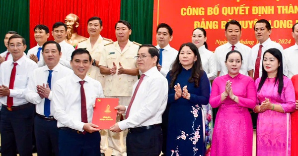 Annonce de la décision de créer le Comité du Parti du district de Long Dat, province de Ba Ria-Vung Tau