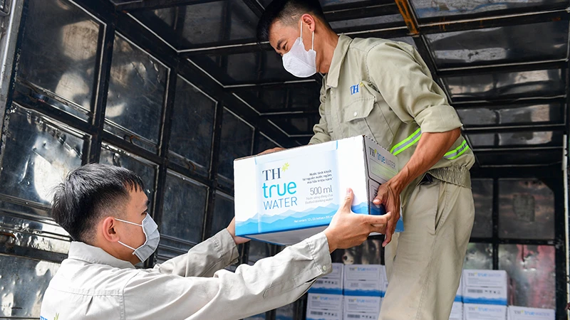 Tập đoàn TH và Bac A Bank hỗ trợ 5,5 tỷ đồng cho các tỉnh chịu thiệt hại do bão số 3