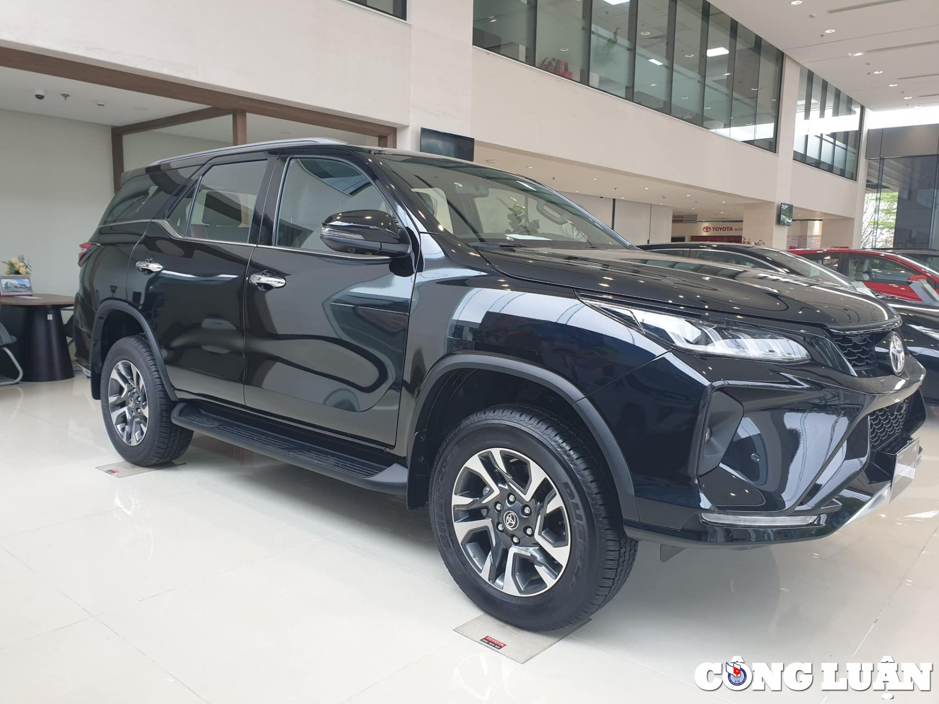 Цена автомобиля Toyota Fortuner, Нием Йет и май 2024 года, привлекательность от заоблачных инноваций, фотография 2