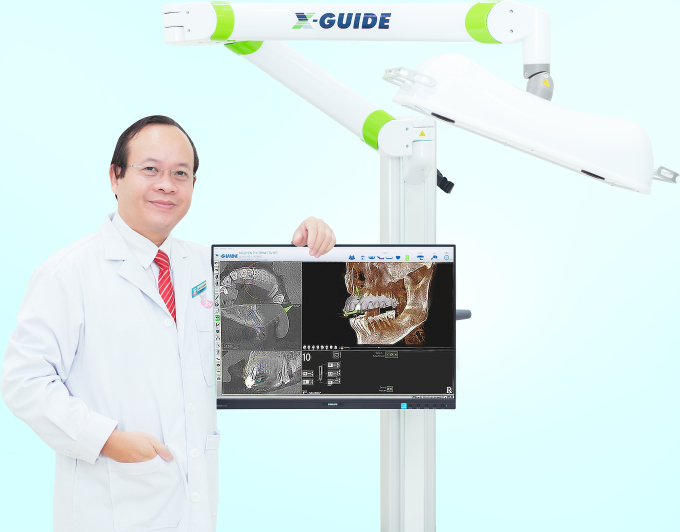 TS. Dr. Vo Van Nhan – Direktor des Nhan Tam Dental Center – behandelt viele schwierige klinische Fälle, die ein hohes Maß an Fachwissen erfordern. Foto: Nhan Tam Dental Clinic