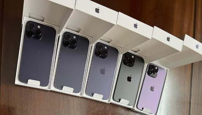 Doanh nghiệp bán lẻ “kêu trời” vì khan iPhone, Apple vừa đá bóng, vừa thổi còi?