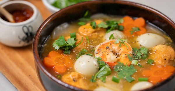 La sopa de fideos con galletas y camarones está causando revuelo