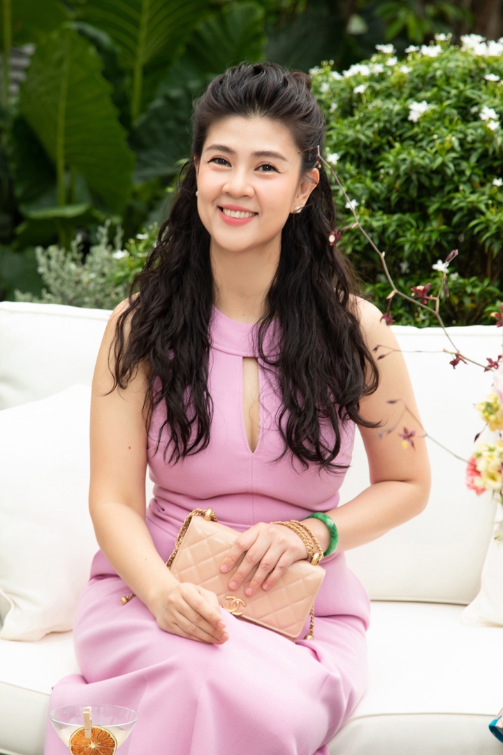 'Bà hoàng phòng vé' Kim Thư trẻ trung bên 2 con trai - 3
