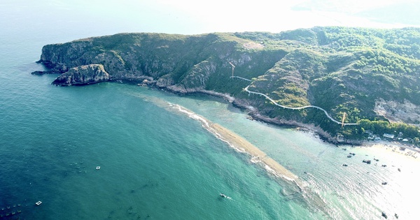 Que dit le musée Binh Dinh à propos du mystérieux mur antique sous la mer ?