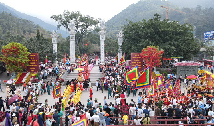Tay Thien 축제의 행렬. 사진: 칸린(Khanh Linh)