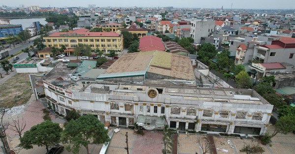 Enterprises are self-demolishing illegal constructions at Hai Duong Traditional Medicine Hospital