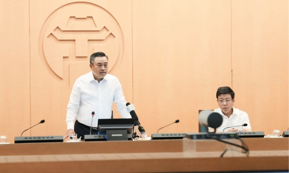 Le président du Comité populaire de Hanoi, Tran Sy Thanh, a prononcé un discours de clôture lors de la réunion. Photo : Hong Thai