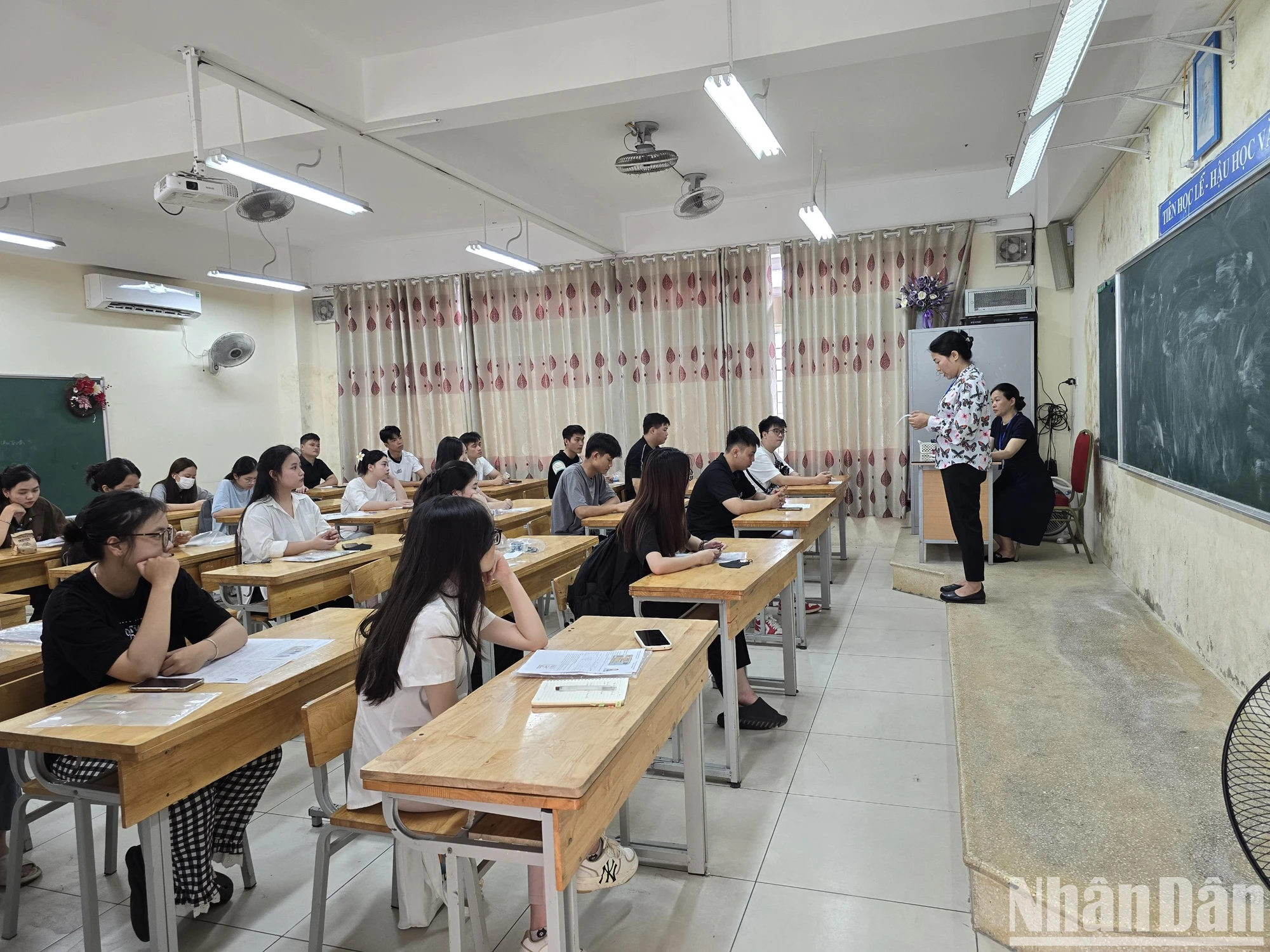 [Photo] More than 1 million candidates complete procedures to take the 2024 High School Graduation Exam photo 13