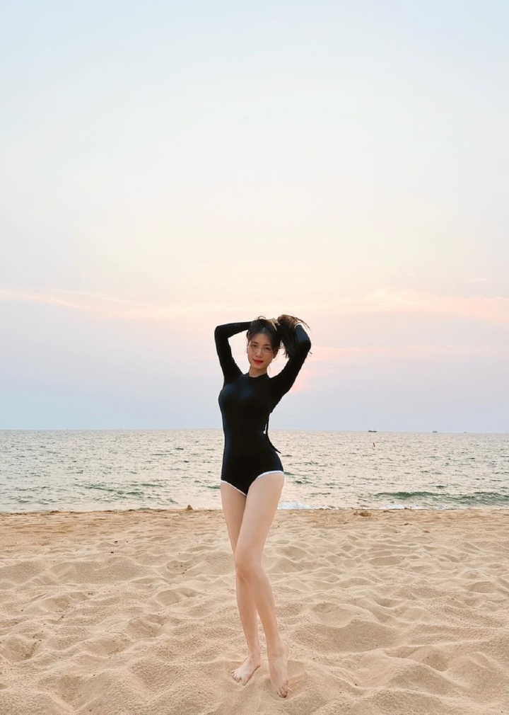 Hoa Minzy shows off her curves that are hard to take your eyes off - 2