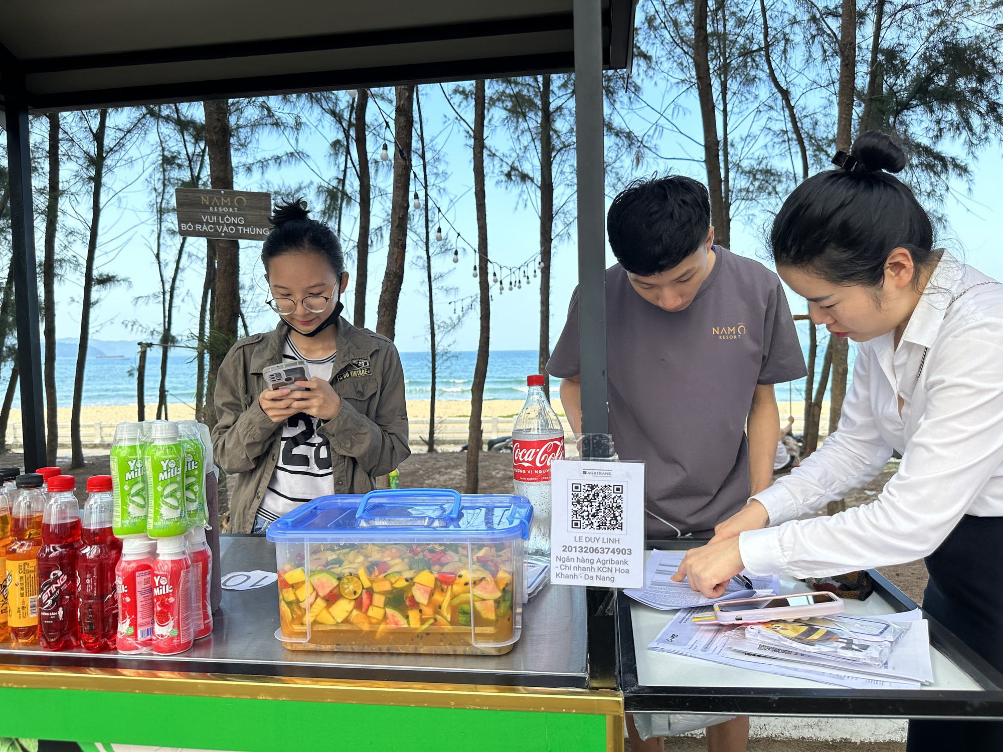 Bí thư Thành ủy Đà Nẵng Nguyễn Văn Quang 'mở hàng' Phố ăn vặt Nam Ô - Ảnh 4.