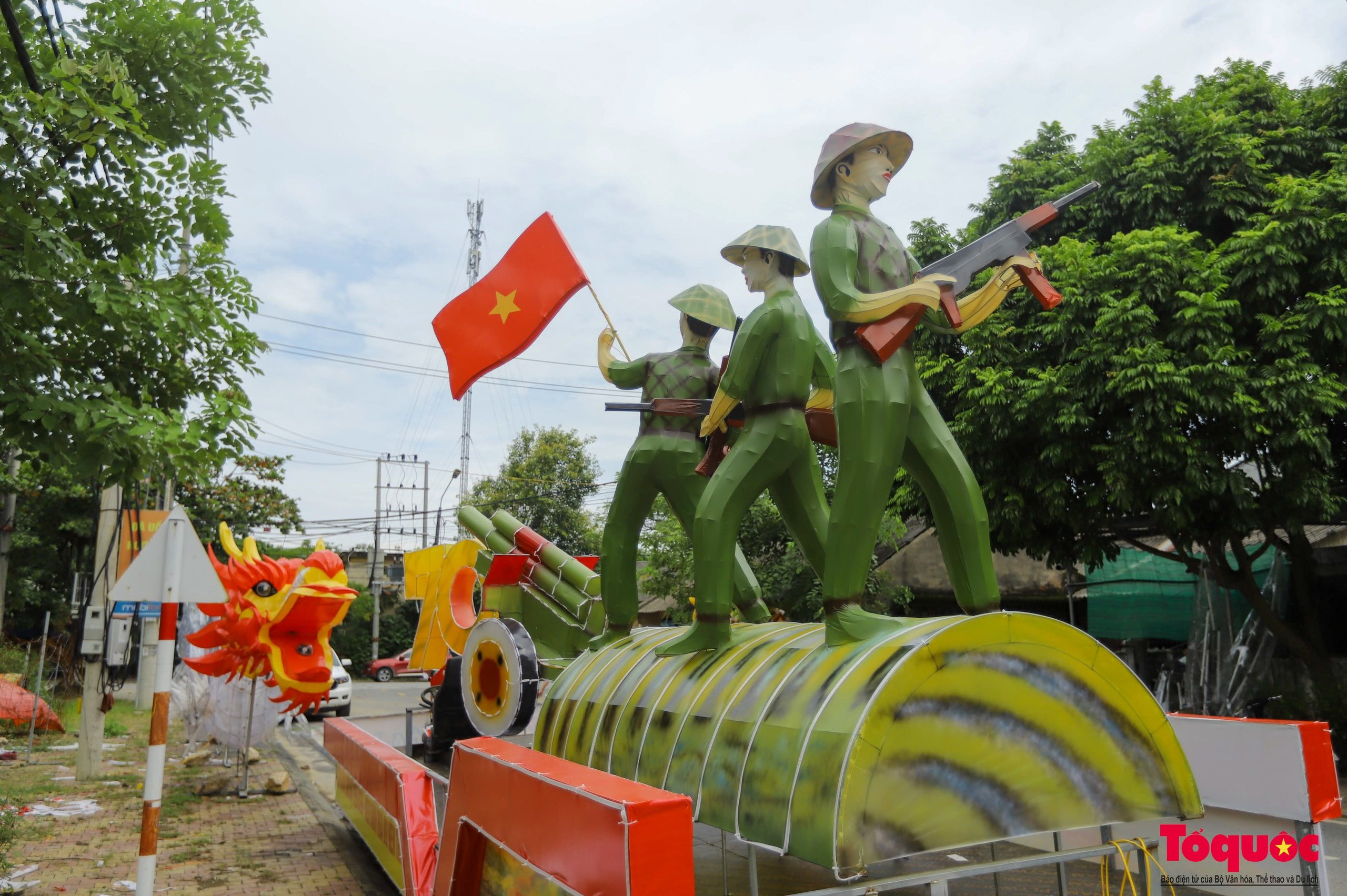 Lên xứ Tuyên xem người dân làm đèn Trung thu khổng lồ - Ảnh 8.