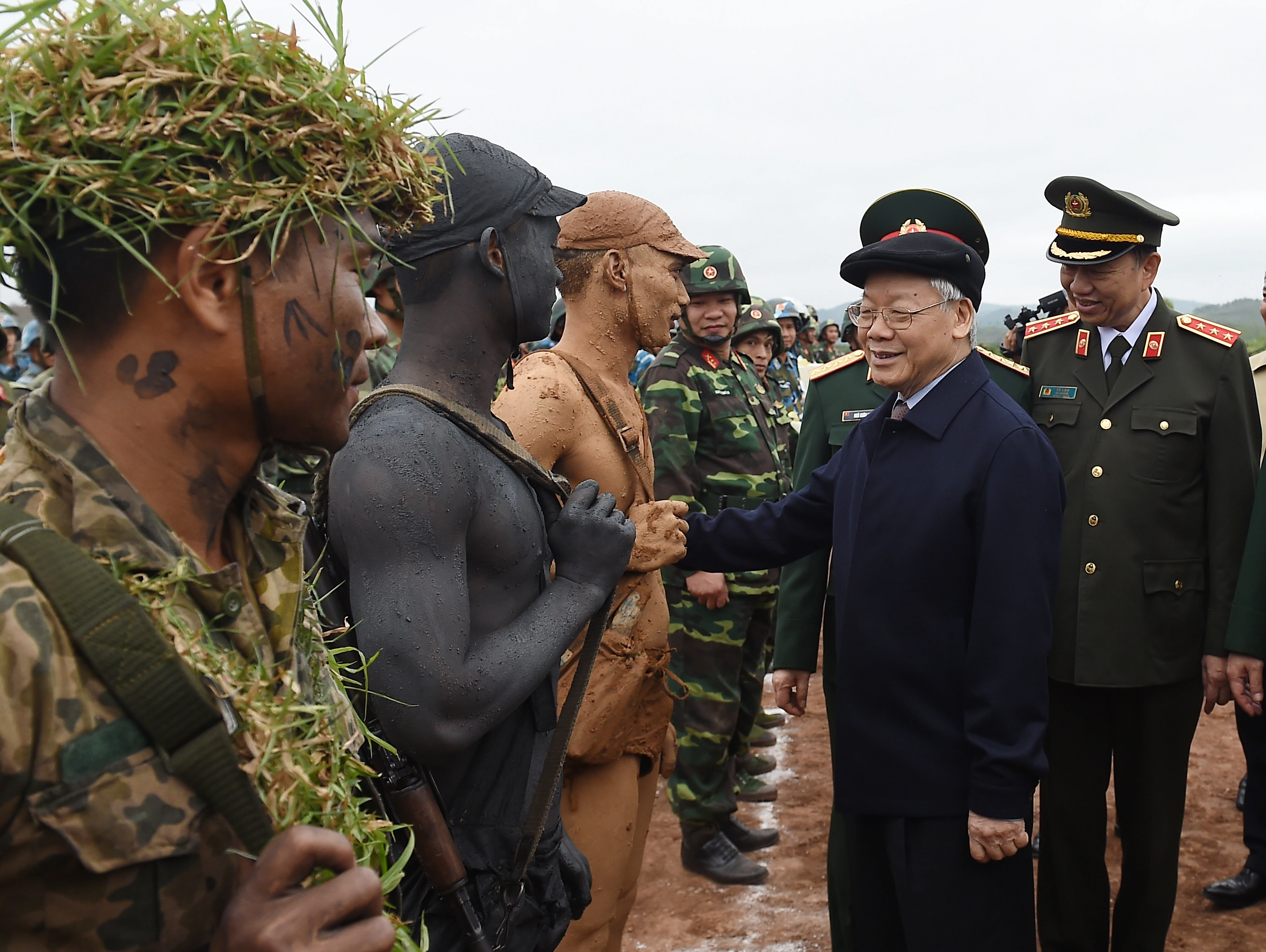 Generalsekretär Nguyen Phu Trong strahlt im Gedenken an einen Generalmajor der Armee