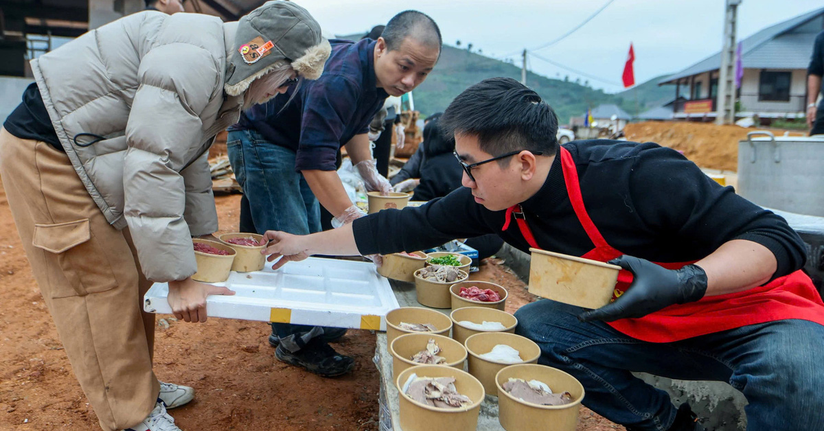 ពូ​នឹង​មក​ទីនេះ​ឆ្នាំ​ក្រោយ​ធ្វើ​ម្ហូប​ផូ​ទៀត​ទេ?