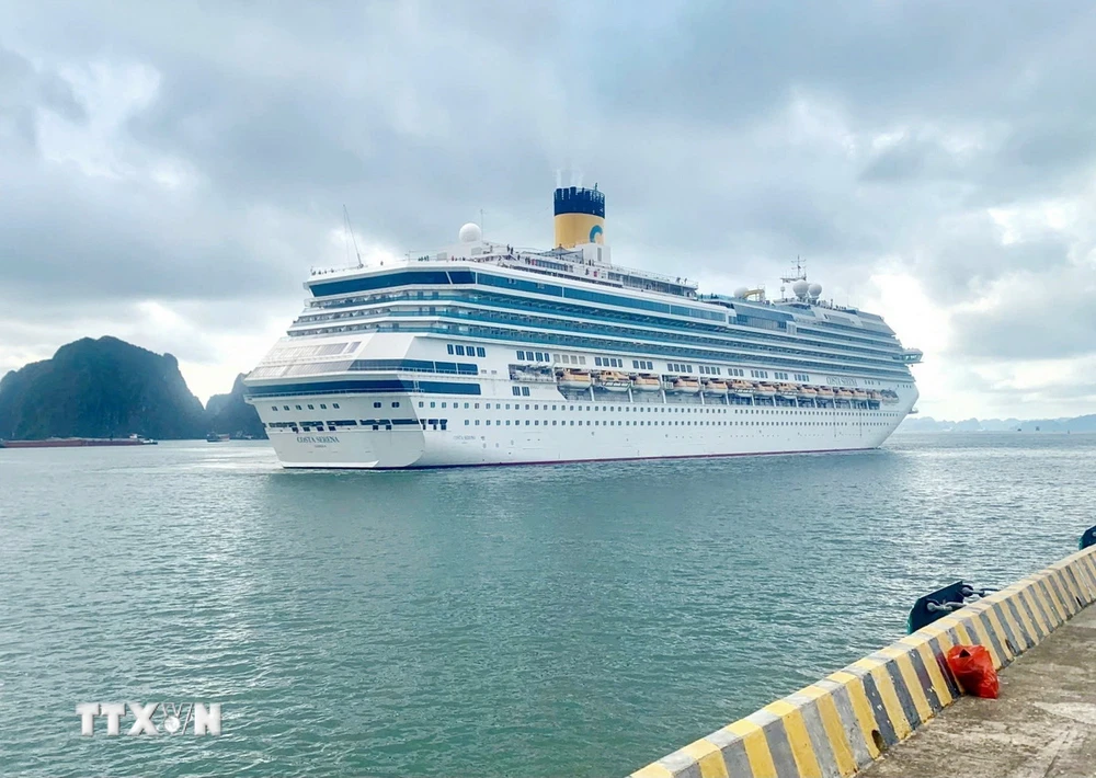 On September 30, 2024, Ha Long International Cruise Port (Quang Ninh) welcomed the cruise ship Costa Serena (Italian nationality) carrying nearly 3,000 international tourists and more than 1,000 crew members. (Photo: VNA)