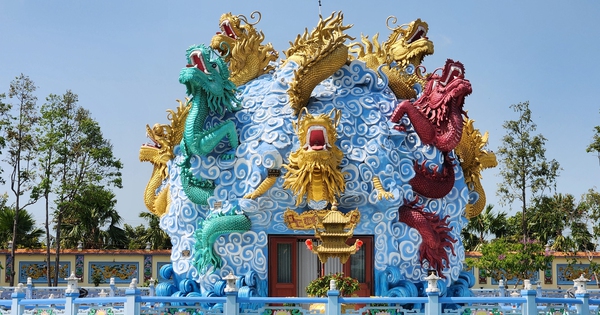 El templo con “9 dragones girando sobre el agua” en Chau Doc