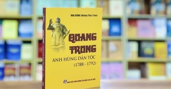 Quang Trung 왕의 삶, 배경 및 경력에 대한 출간 도서