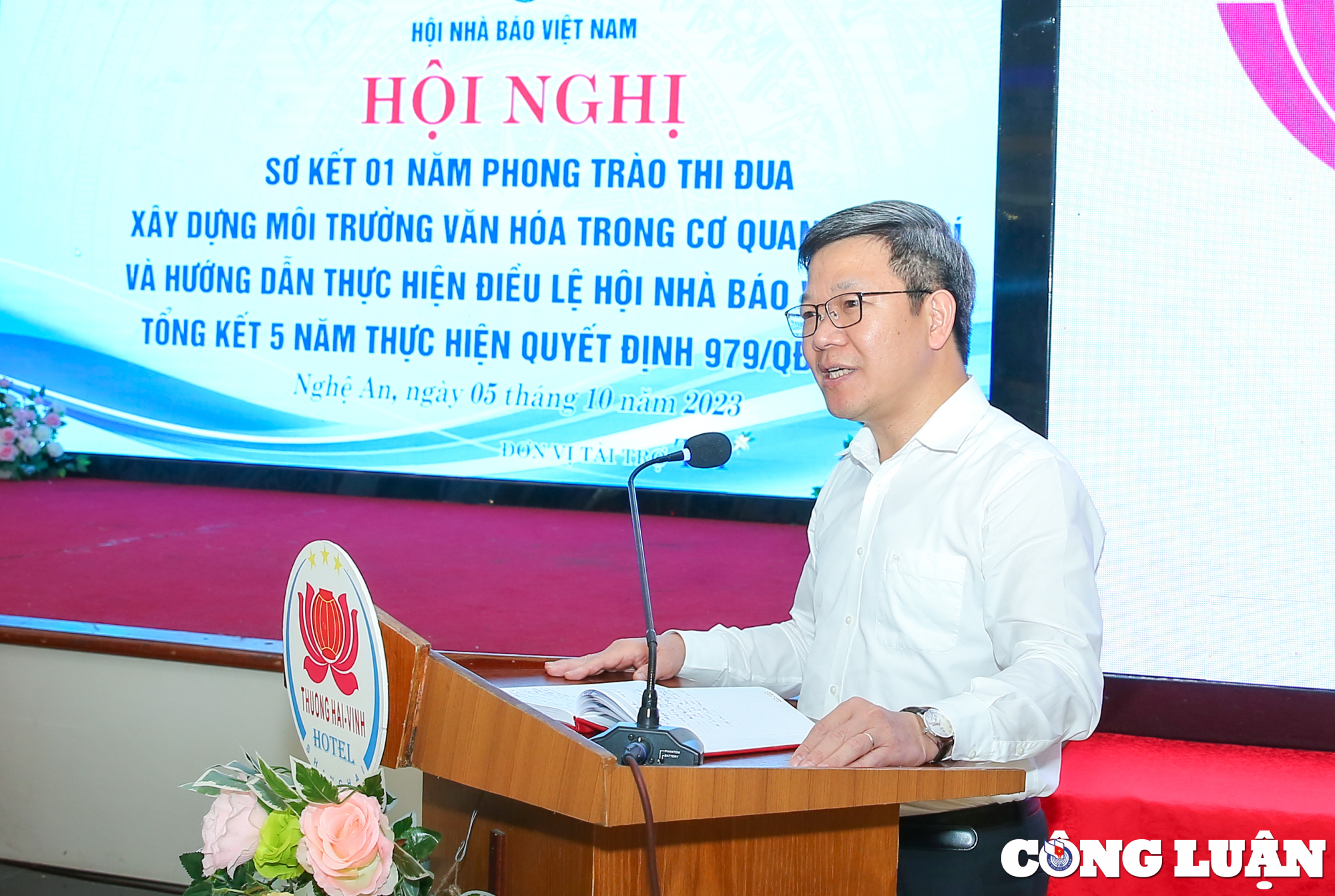 현대적 전문성과 인본주의적 방향으로 저널리즘 활동을 촉진합니다. 이미지 4