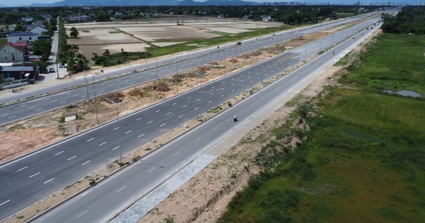 Ouverture de l'autoroute moderne de 1 400 milliards de VND reliant Vinh à la ville côtière de Cua Lo