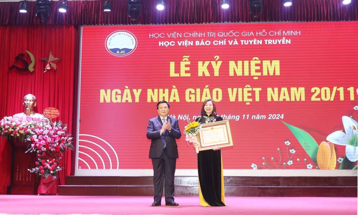 Học viện Báo chí và Tuyên truyền tổ chức Lễ kỷ niệm 42 năm Ngày Nhà giáo Việt Nam (20/11/1982 – 20/11/2024)