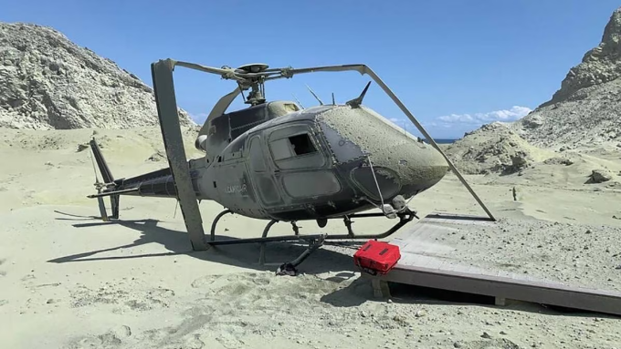 El helicóptero de Depauw resultó dañado en la erupción volcánica. Foto: NZ Herald